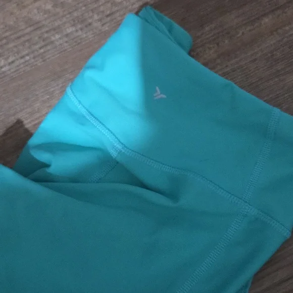Old Navy Kids Aqua Leggings and Top Set - Picture 2 of 3